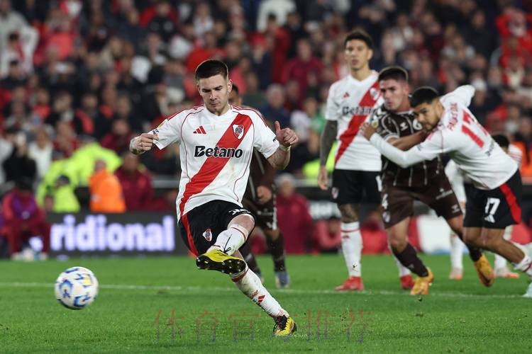 天空:皇马巴黎也有意马内 但球员本人更倾向拜仁 天空:皇马巴黎也有意马内 但球员本人更倾向拜仁