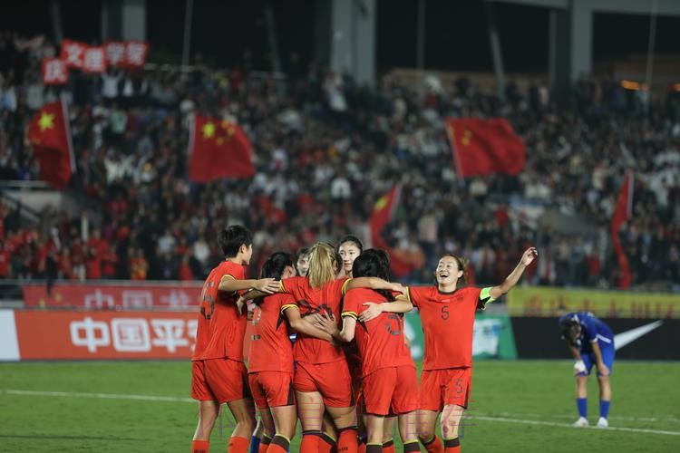 杨丽帽子戏法 中国女足4:1大胜乌兹别克斯坦 杨丽帽子戏法 中国女足4:1大胜乌兹别克斯坦